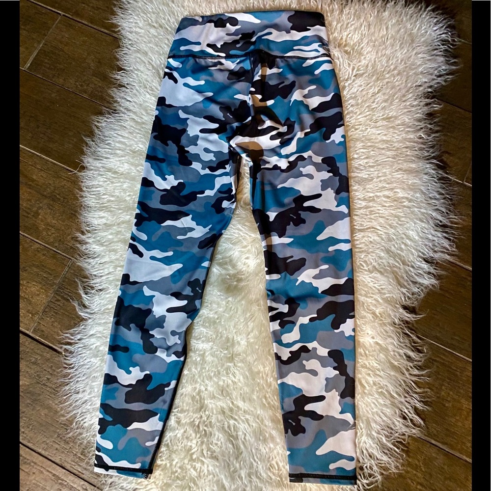 NWT Mid-Waist Camouflage Leggings (Small) - Picture 3 of 7